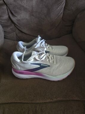 Brooks Women’s White & Pink Running Shoes